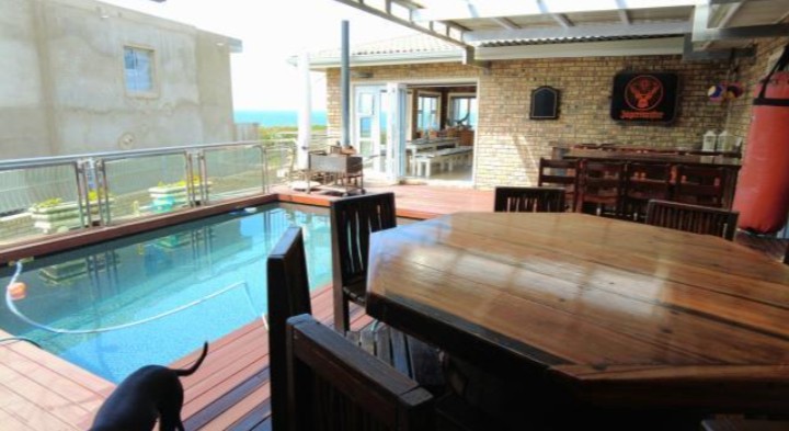 To Let 4 Bedroom Property for Rent in Winterstrand Eastern Cape